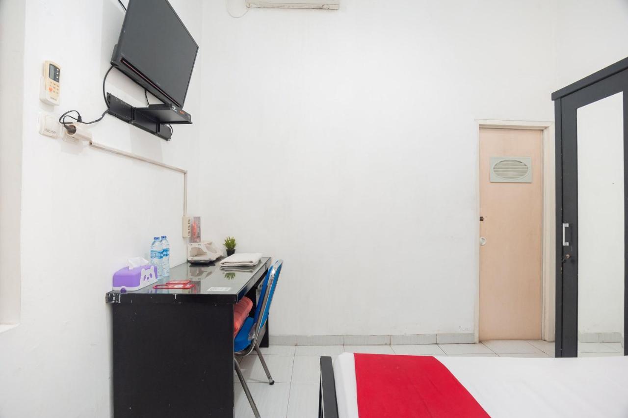 Reddoorz Syariah Near Grand Galaxy Park Ceger Exterior foto
