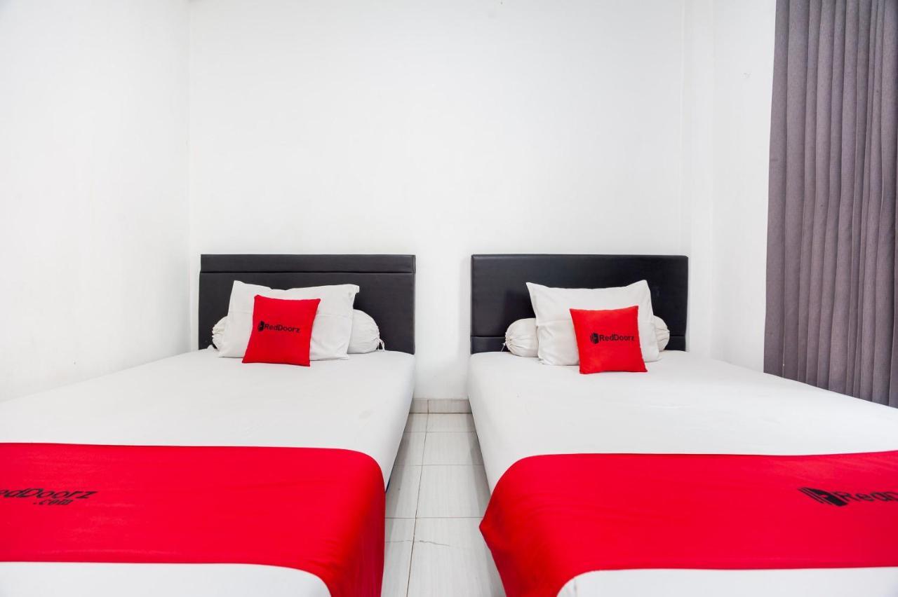 Reddoorz Syariah Near Grand Galaxy Park Ceger Exterior foto