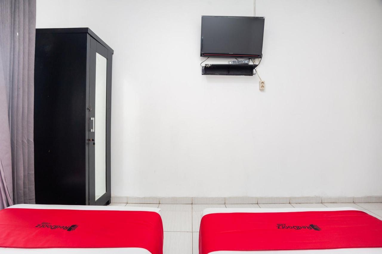 Reddoorz Syariah Near Grand Galaxy Park Ceger Exterior foto