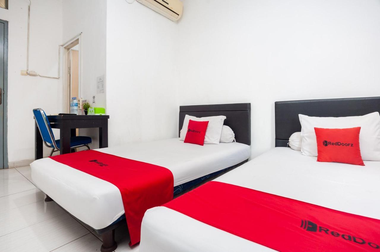 Reddoorz Syariah Near Grand Galaxy Park Ceger Exterior foto