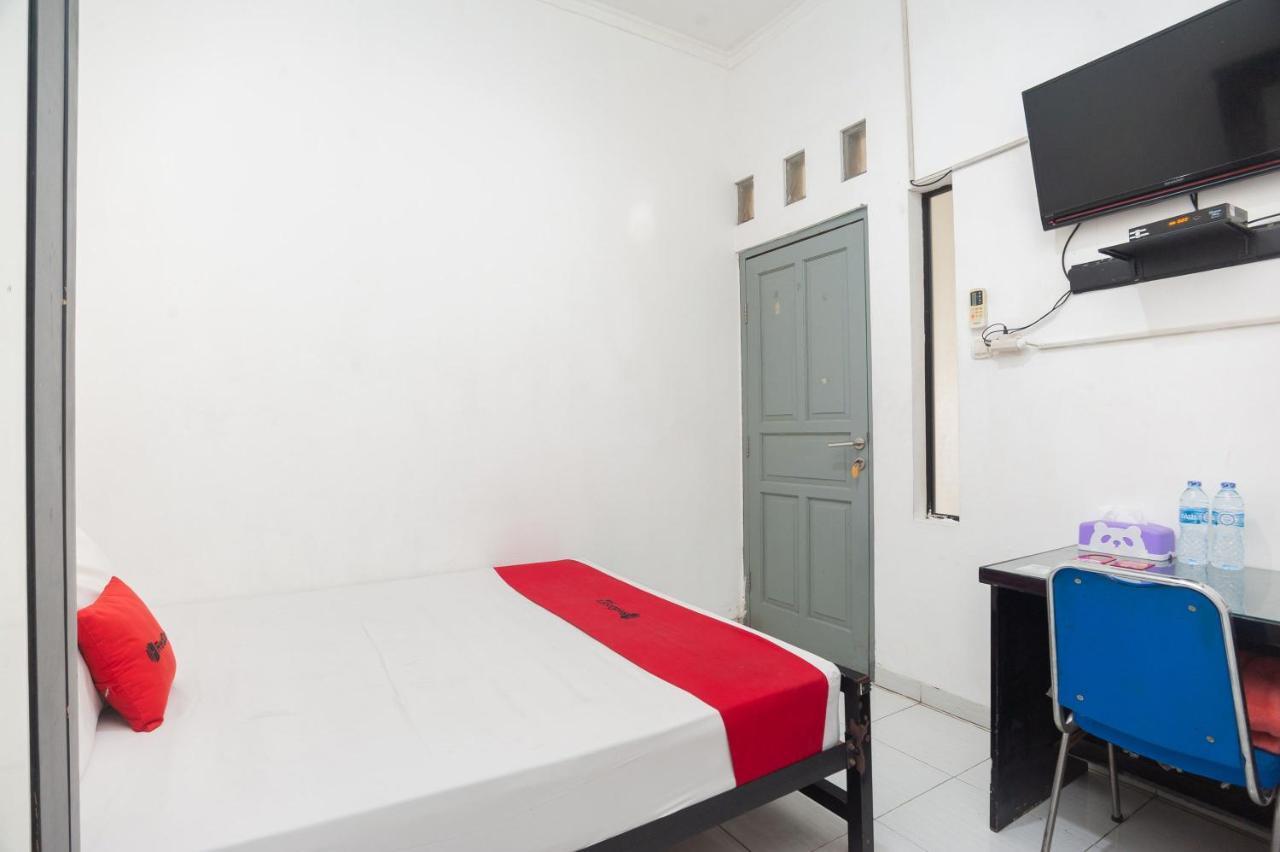 Reddoorz Syariah Near Grand Galaxy Park Ceger Exterior foto