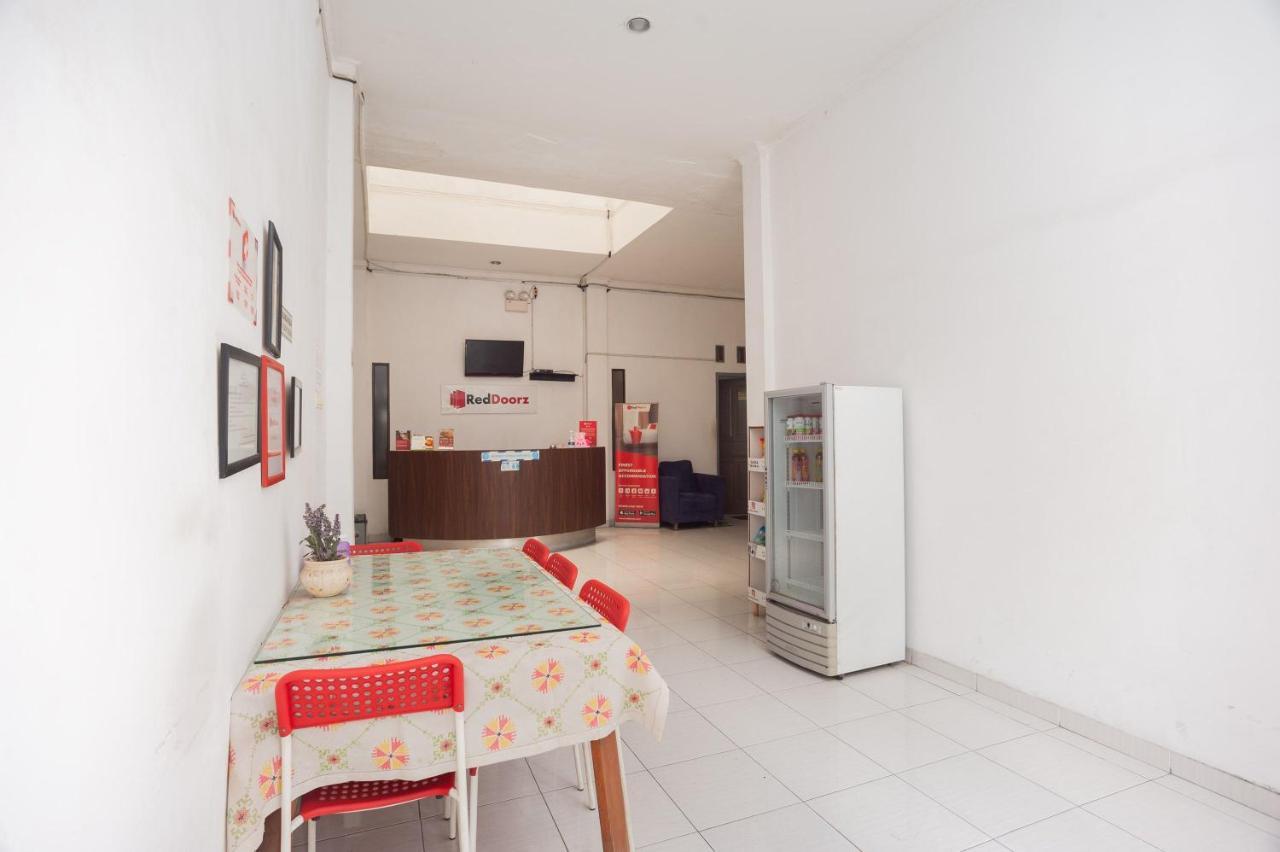 Reddoorz Syariah Near Grand Galaxy Park Ceger Exterior foto