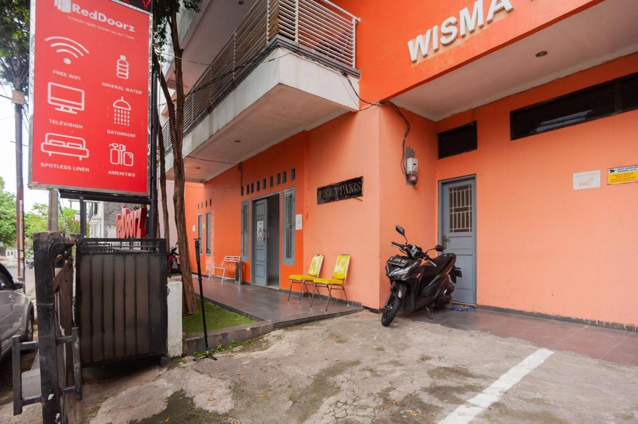 Reddoorz Syariah Near Grand Galaxy Park Ceger Exterior foto