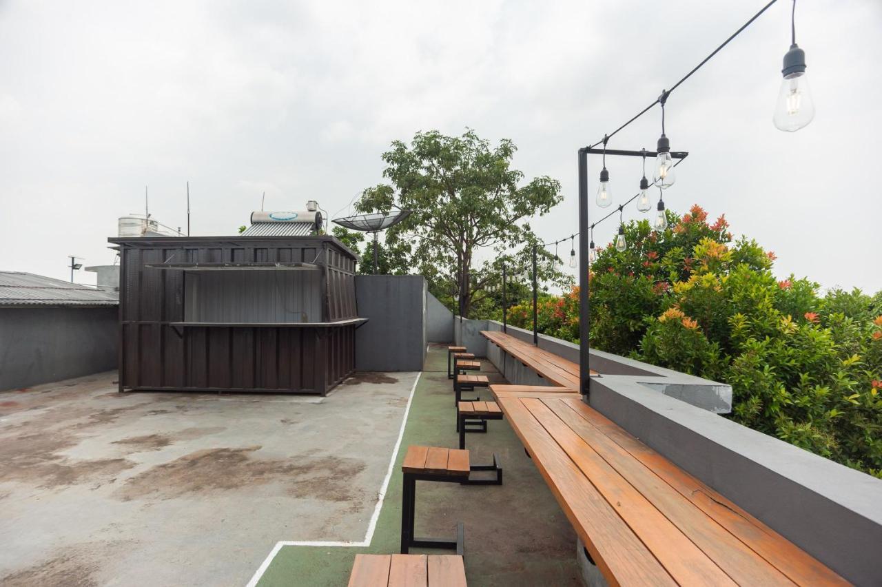 Reddoorz Syariah Near Grand Galaxy Park Ceger Exterior foto