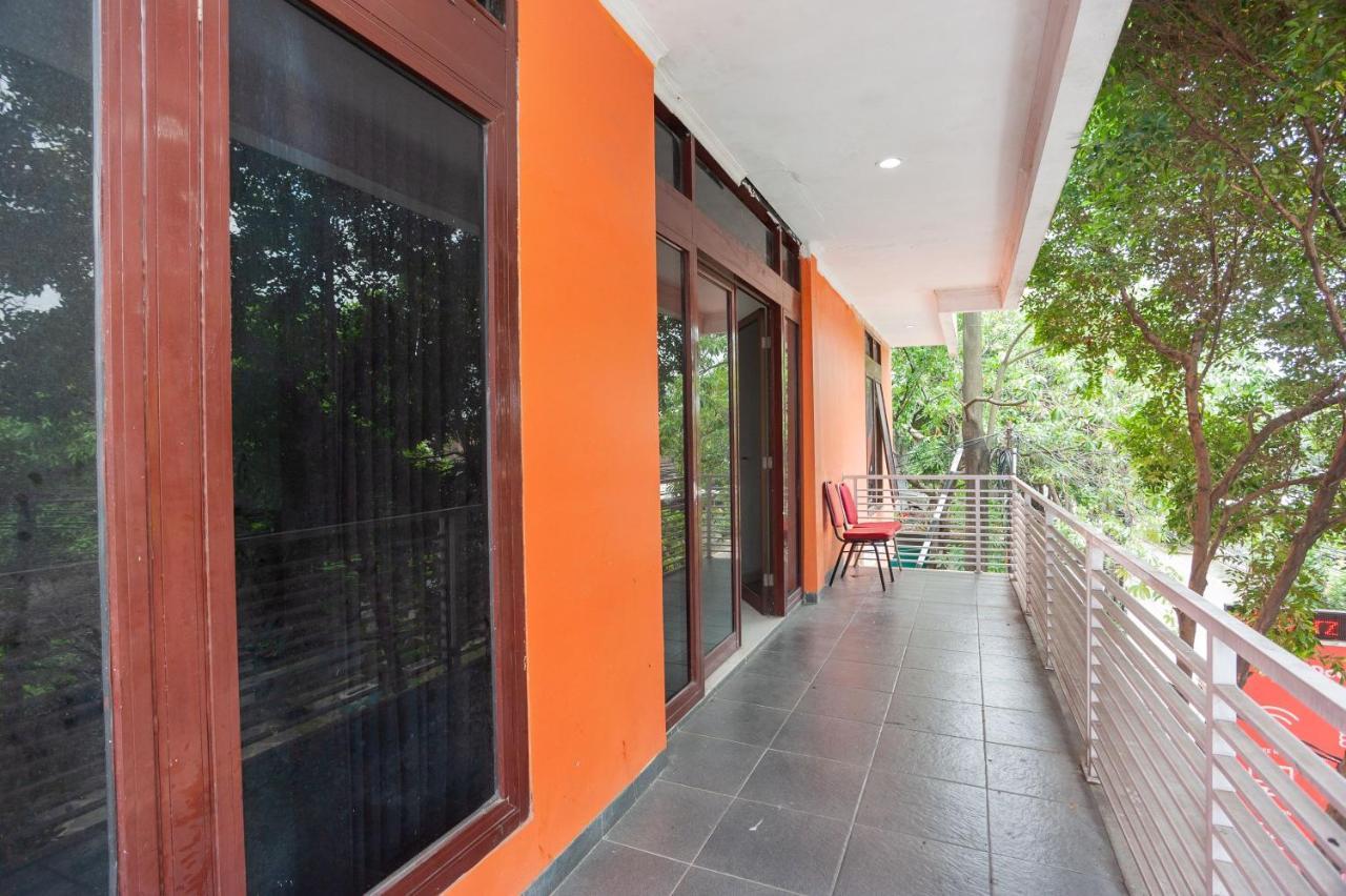 Reddoorz Syariah Near Grand Galaxy Park Ceger Exterior foto